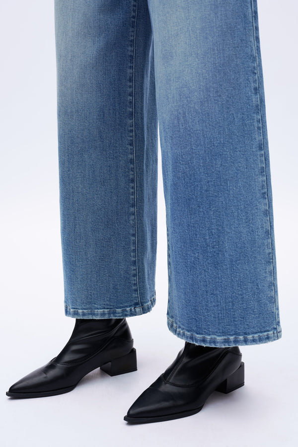 Effortless Wide Leg Jeans