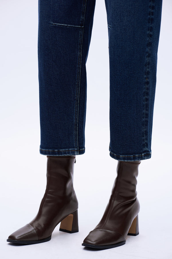 Structured Modern Barrel Jeans